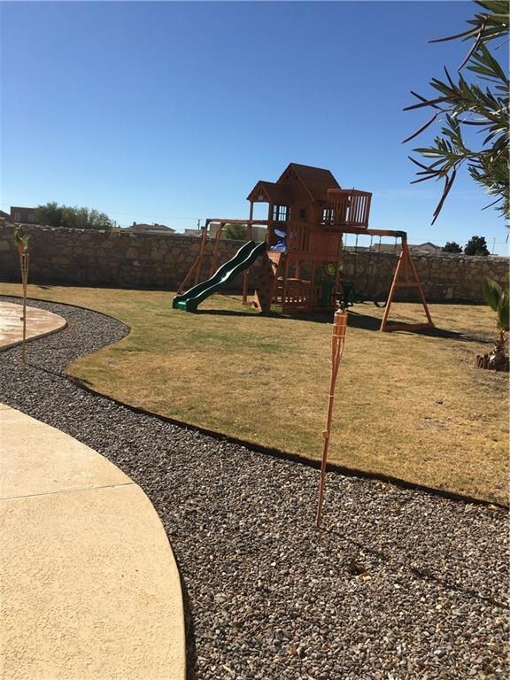 13733 Paseo de Vida Dr, El Paso, TX 79928 - photo 6