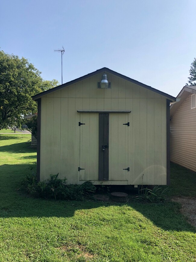 111 Horseshoe Dr, Shelbyville, TN 37160 - photo 6