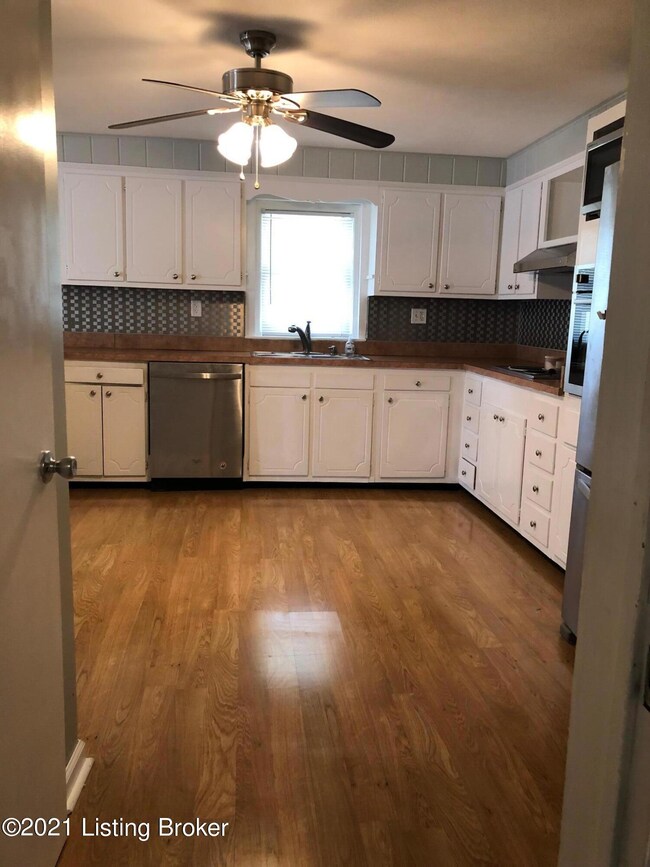 245 E Oak St, Lebanon Junction, KY 40150 - photo 7