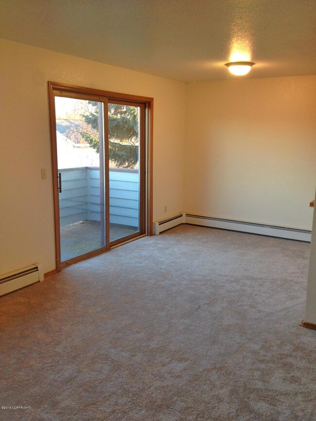 Apt 4 Dining Area