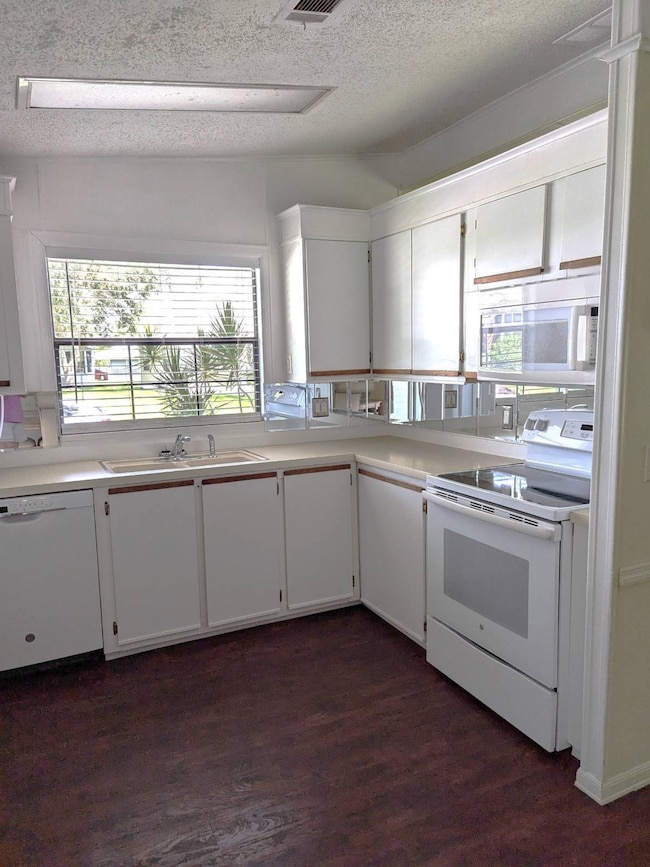 Front-view Kitchen