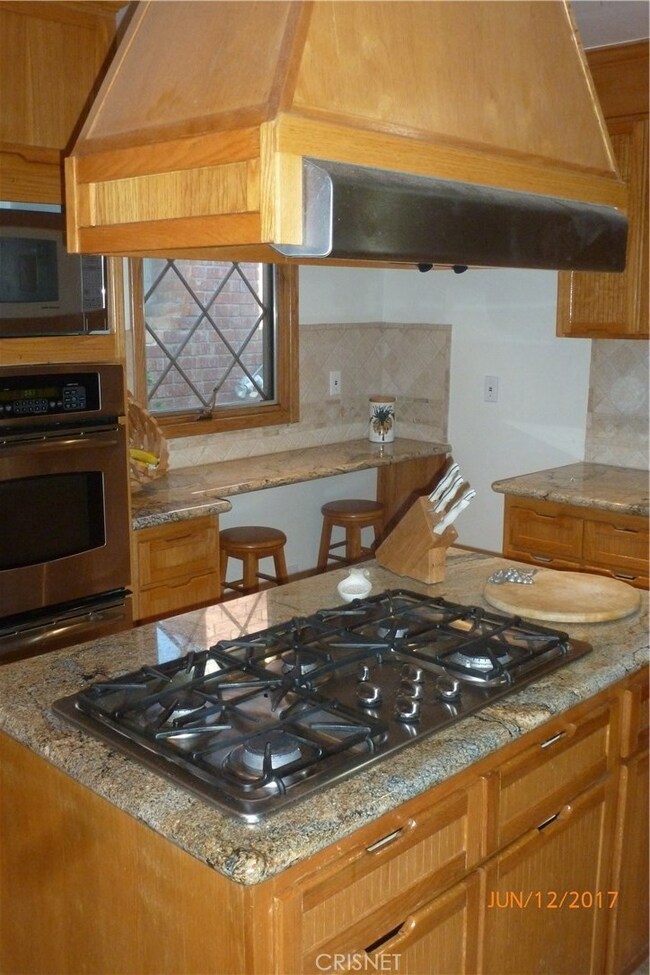 21796 Ybarra Rd, Woodland Hills, CA 91364 - photo 7