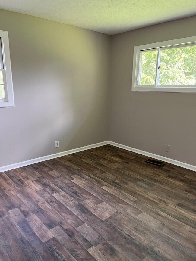 402 Regal Dr, Tunnel Hill, GA 30755 - photo 5