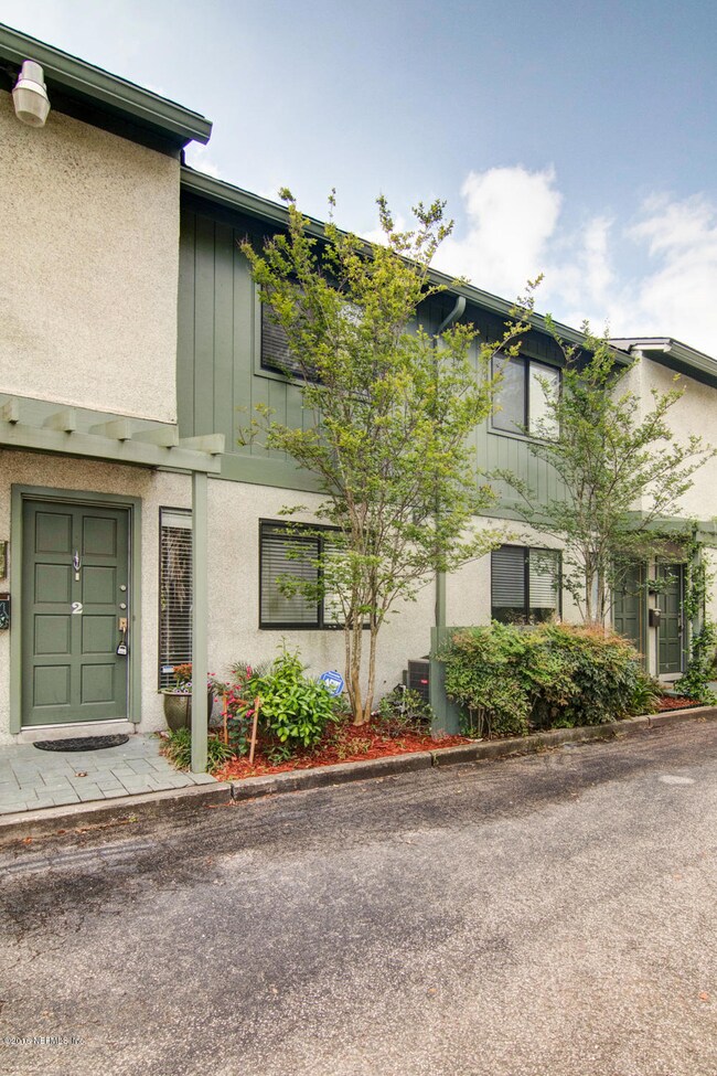 Two Story Townhome in Avondale