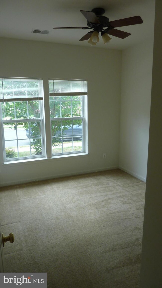 16418 Steerage Cir, Woodbridge, VA 22191 - photo 4