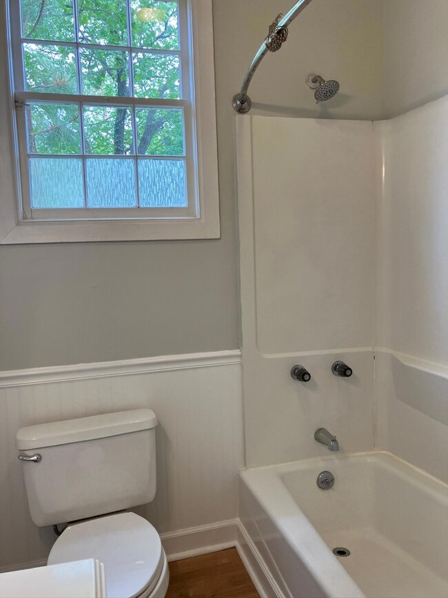 8C Shower Tub