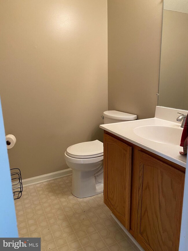 405 Tudor Dr, Winchester, VA 22603 - photo 4