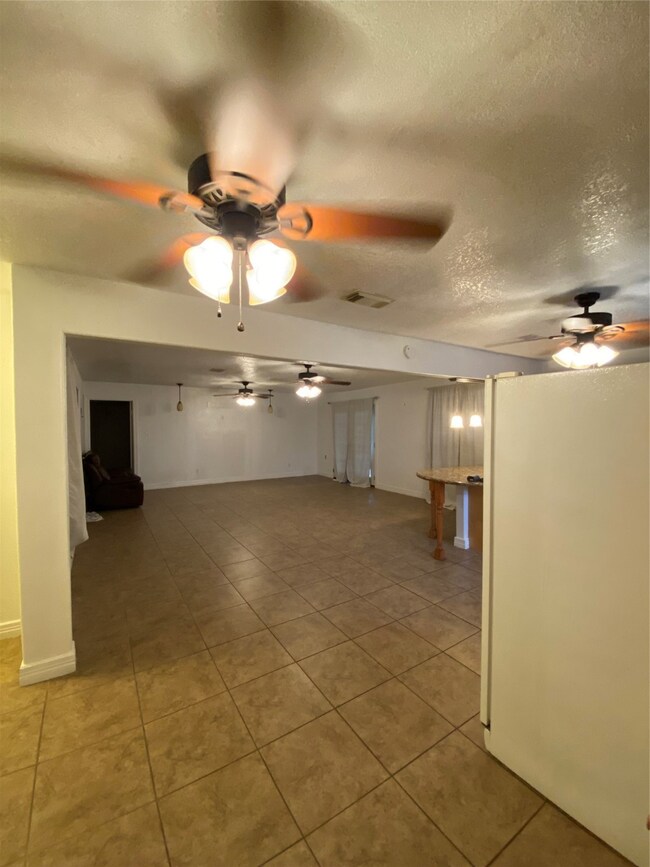 2223 Twinbrooke Dr, Houston, TX 77088 - photo 3