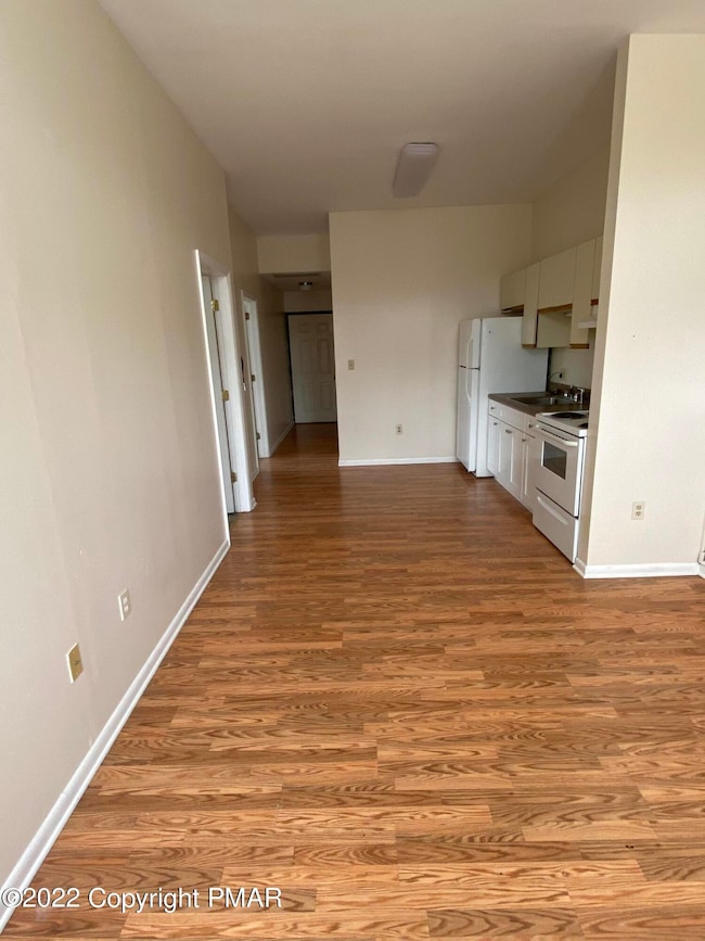 584 Main St unit 8, Stroudsburg, PA 18360 - photo 3