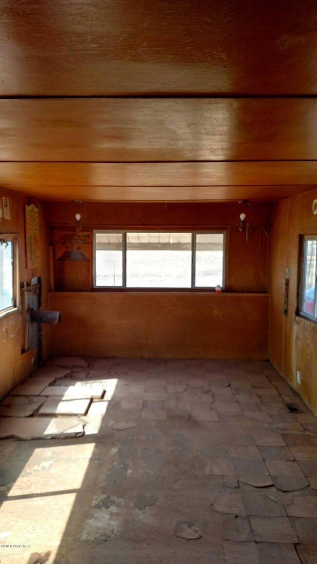 25480 N Mitchell Ln, Paulden, AZ 86334 - photo 3