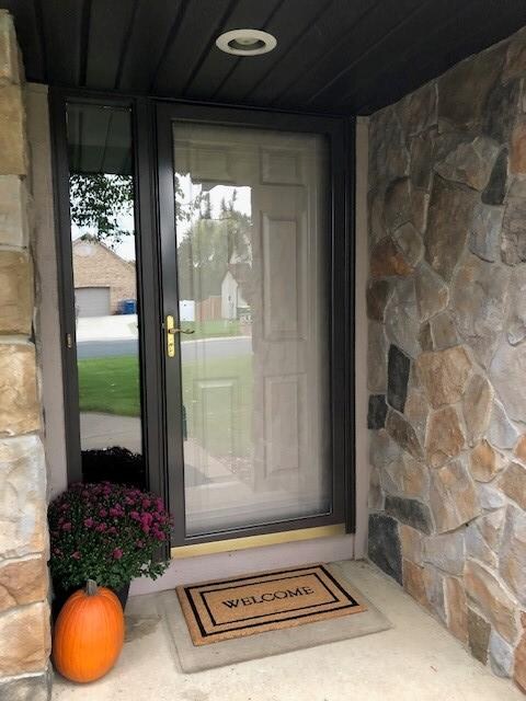 Your guests will stay dry in the alcove.