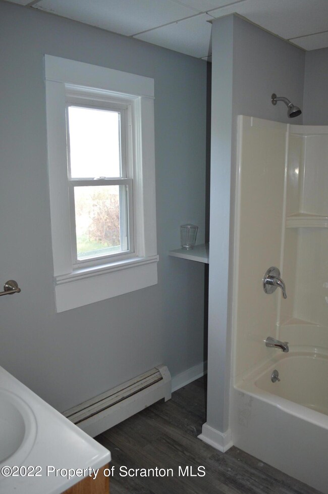 1511 Swetland St, Scranton, PA 18504 - photo 5