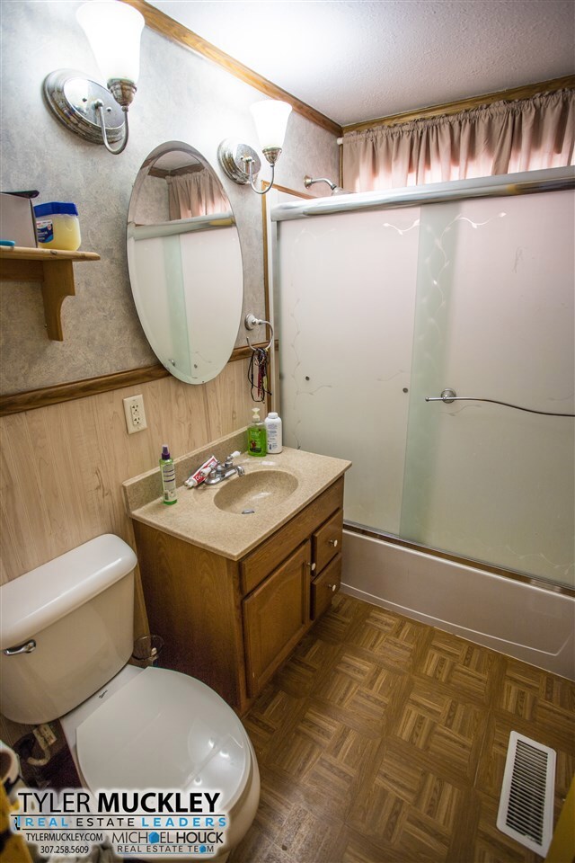 1426 Jim Bridger Ave, Casper, WY 82604 - photo 7