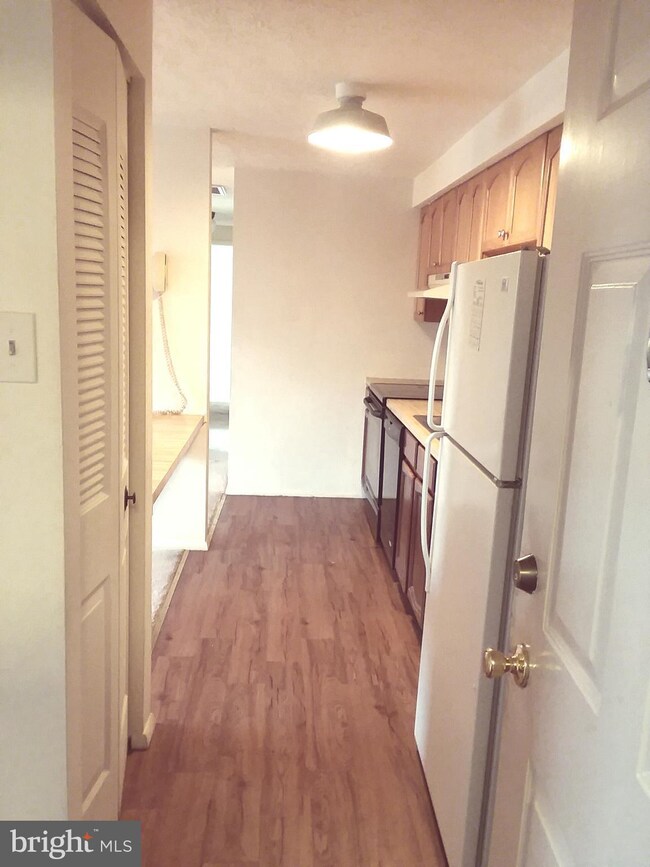 19605 Gunners Branch Rd unit E, Germantown, MD 20876 - photo 3