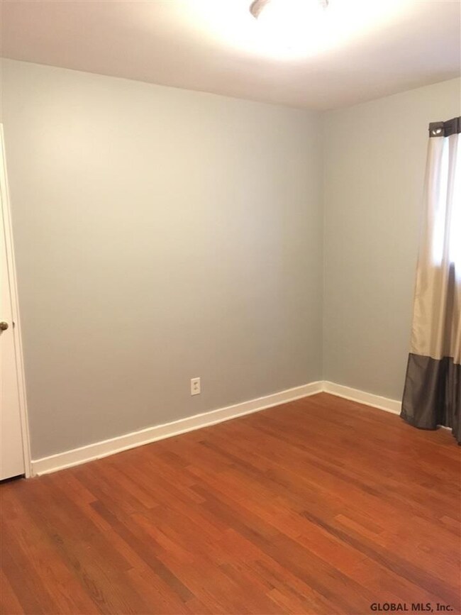 42 Woodrow Ct, Troy, NY 12180 - photo 5