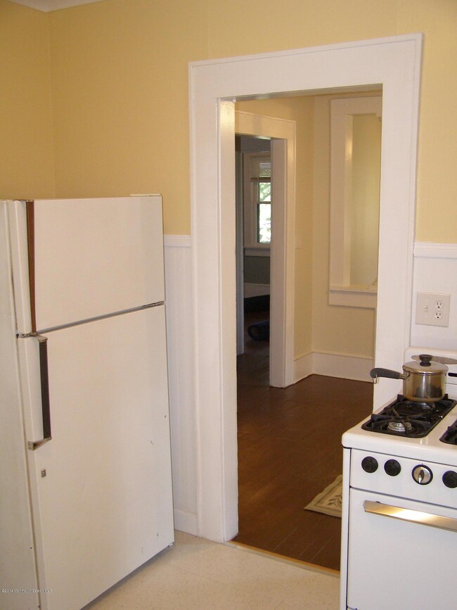 511 Pine St, Lakehurst, NJ 08733 - photo 5