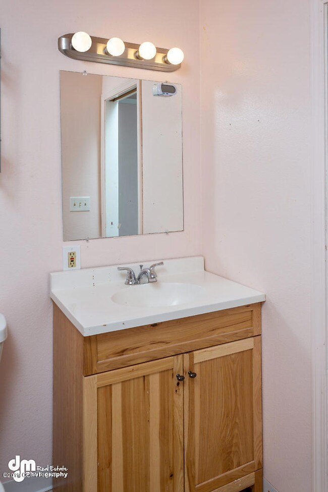 Bedroom 2 Bathroom_DMD_6251