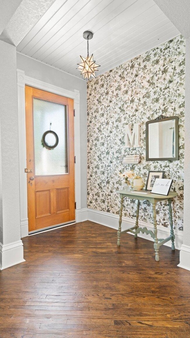 1621 Franklin St, Cedar Falls, IA 50613 - photo 3