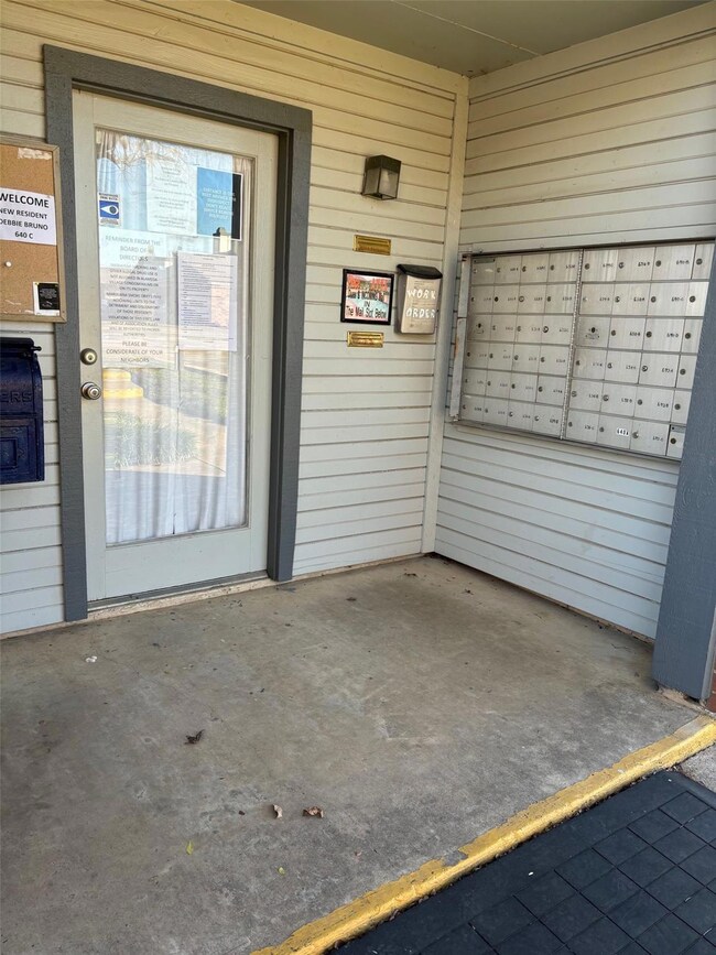 618 Bellaire Dr unit B, Hurst, TX 76053 - photo 6