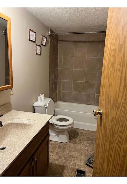 947 Charles St, Logan, OH 43138 - photo 4