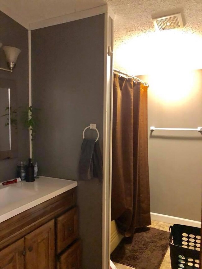 7948 Maple Street bathroom