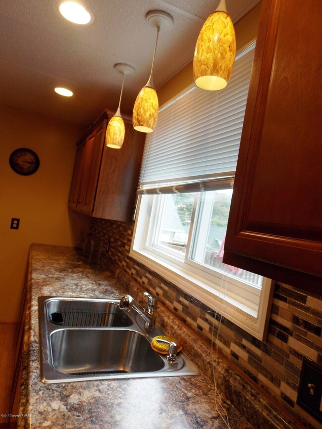 215 East St, Coaldale, PA 18218 - photo 7