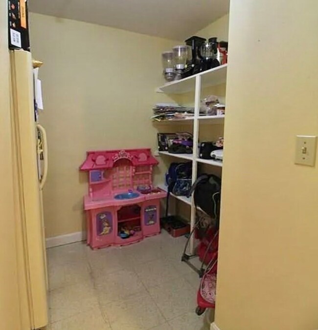 102 Overland Rd unit A, Waltham, MA 02451 - photo 7