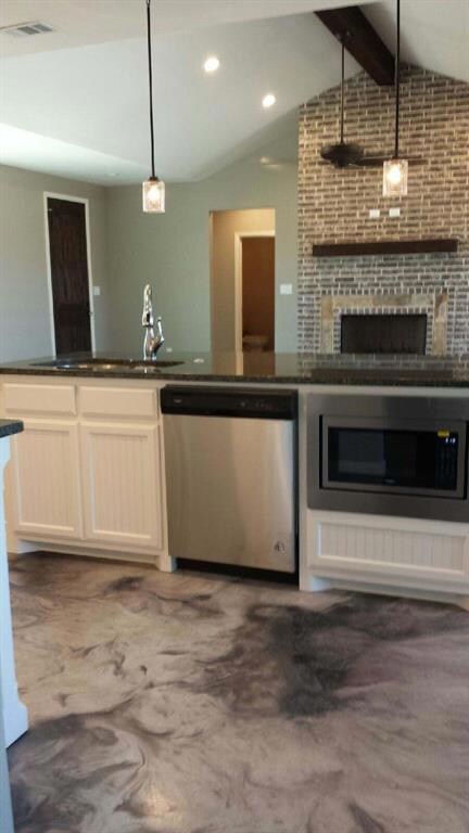 1040 Justin Dr, Springtown, TX 76082 - photo 4