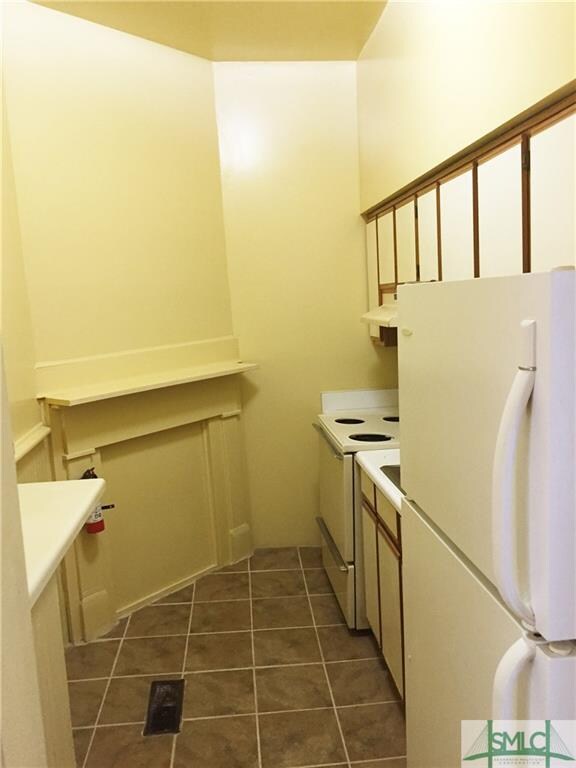 536 E Huntingdon St, Savannah, GA 31401 - photo 5