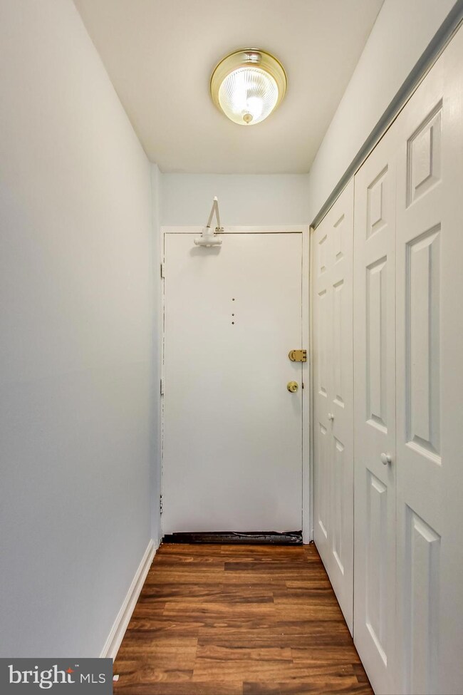 1908 Wilson Ln unit T1, McLean, VA 22102 - photo 5