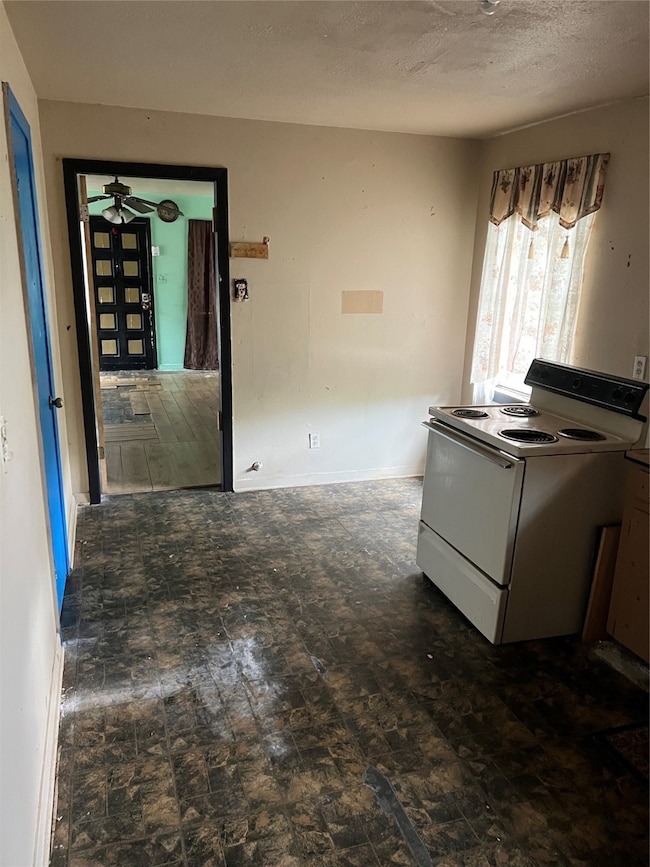 6405 Helmers St, Houston, TX 77022 - photo 7