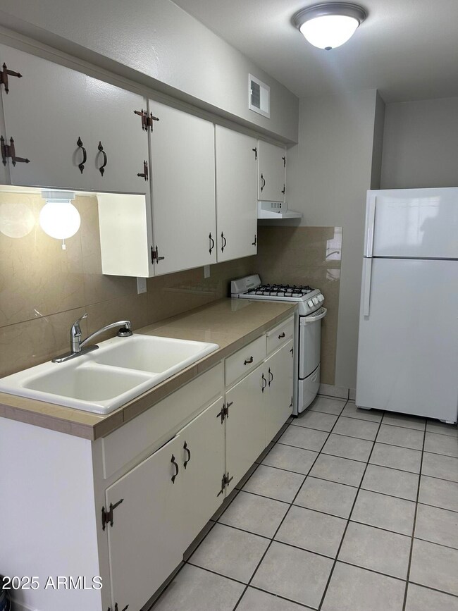 2033 S Forest Ave unit 9, Tempe, AZ 85282 - photo 7