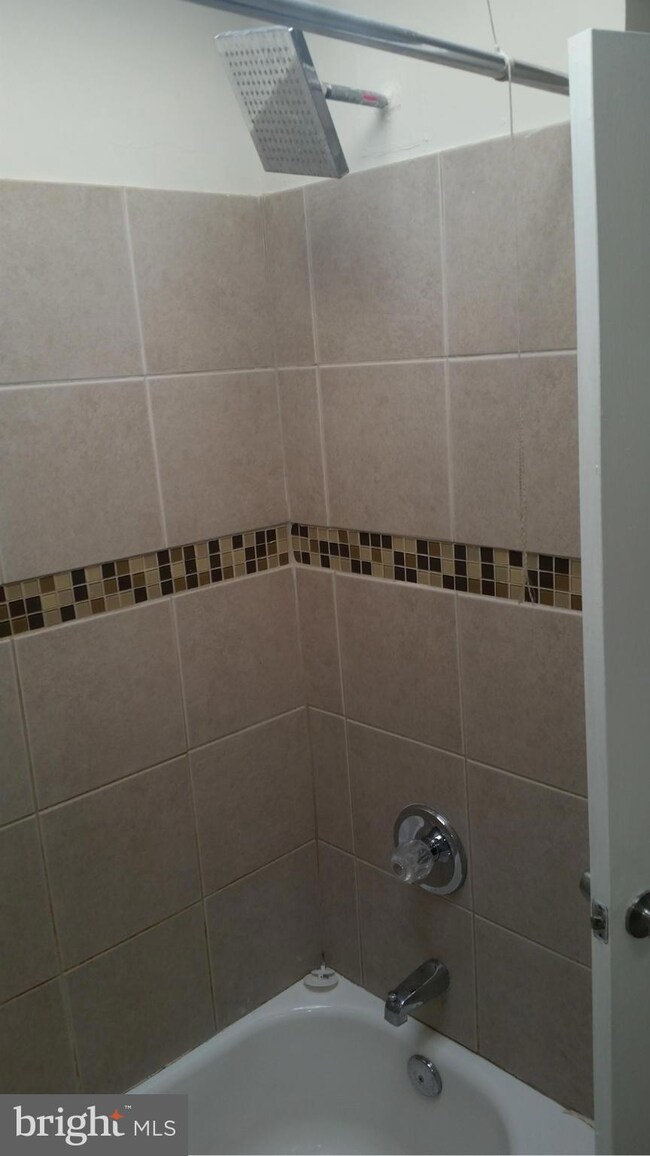 822 Glenwood Ave, Baltimore, MD 21212 - photo 3