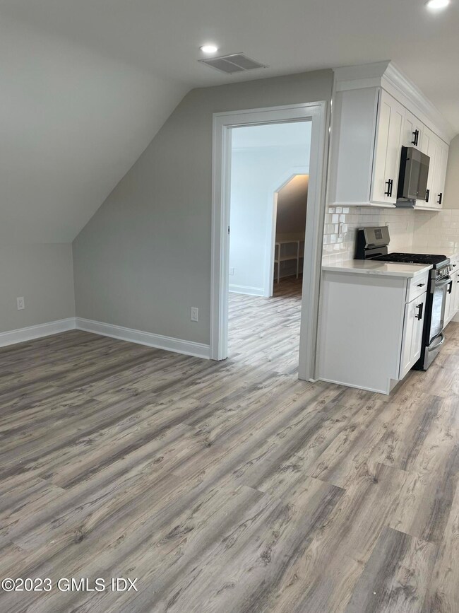 232 Ely Ave unit 3rd Floor, Norwalk, CT 06854 - photo 7