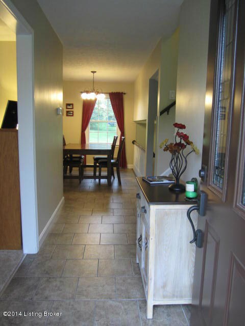 Ash Ave 2917 - aa Tiled Entry (1)