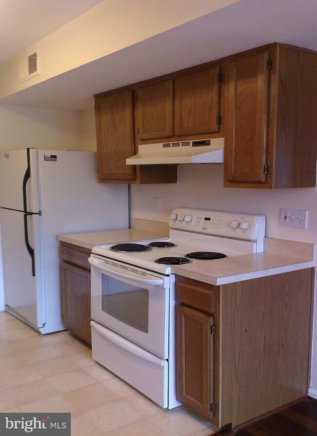 4 Normandy Square Ct unit F, Silver Spring, MD 20906 - photo 5