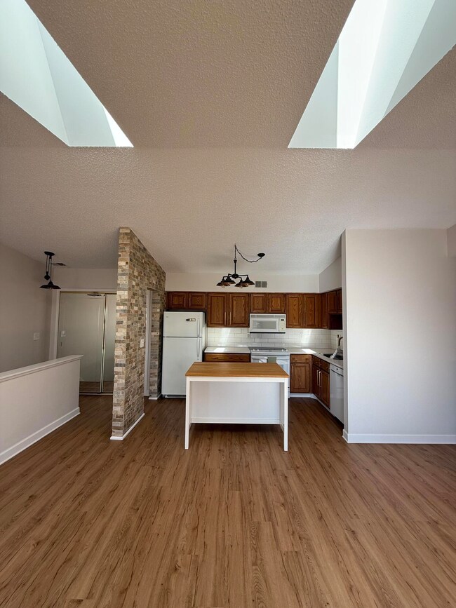 353 Pinewood Cir unit 72, Plymouth, MI 48170 - photo 4