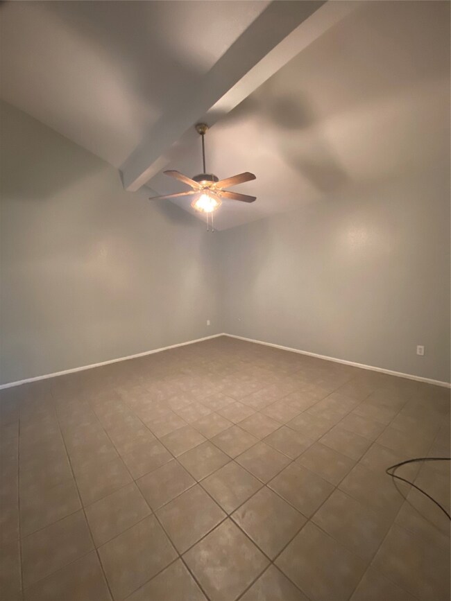 7813 Bateman Ln unit 7813, Houston, TX 77088 - photo 5