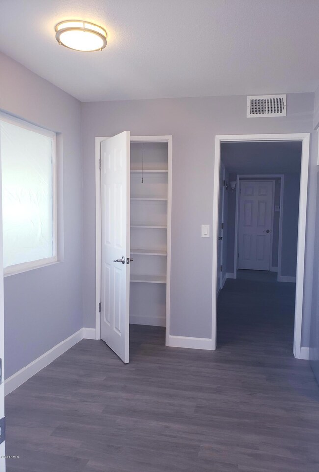 Eat- in Kitchen & Pantry