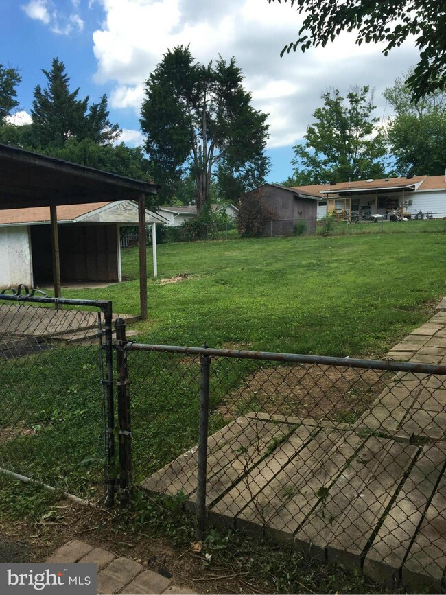 302 W Beech Rd, Sterling, VA 20164 - photo 2