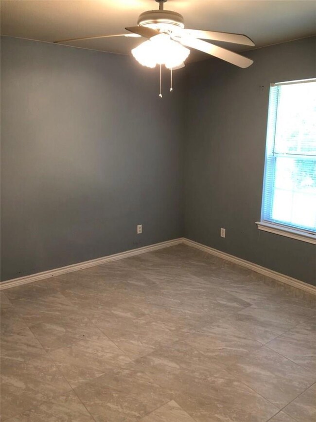 824 W Nelson St, Denison, TX 75020 - photo 4