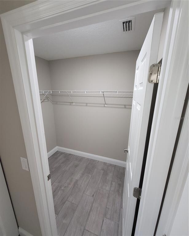 Model Walk In Closet