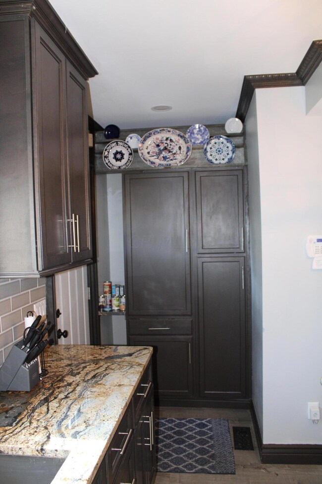 79 Henderson Rd (42)
