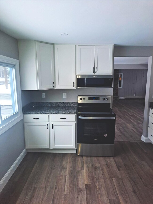 110 Mammoth Rd, Hooksett, NH 03106 - photo 3