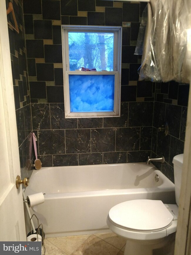 6517 Medwick Dr, Hyattsville, MD 20783 - photo 4