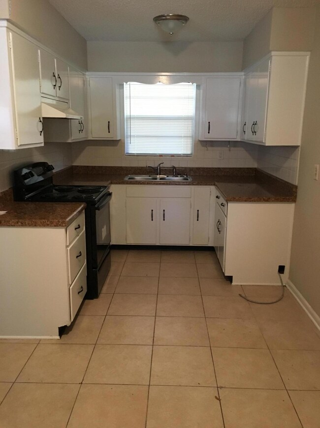 5018 Mc Manus Dr, Jacksonville, FL 32210 - photo 2