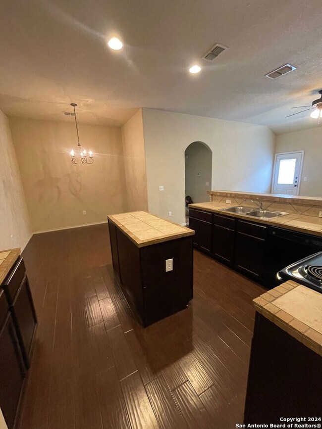 713 Creekside Cir, New Braunfels, TX 78130 - photo 7