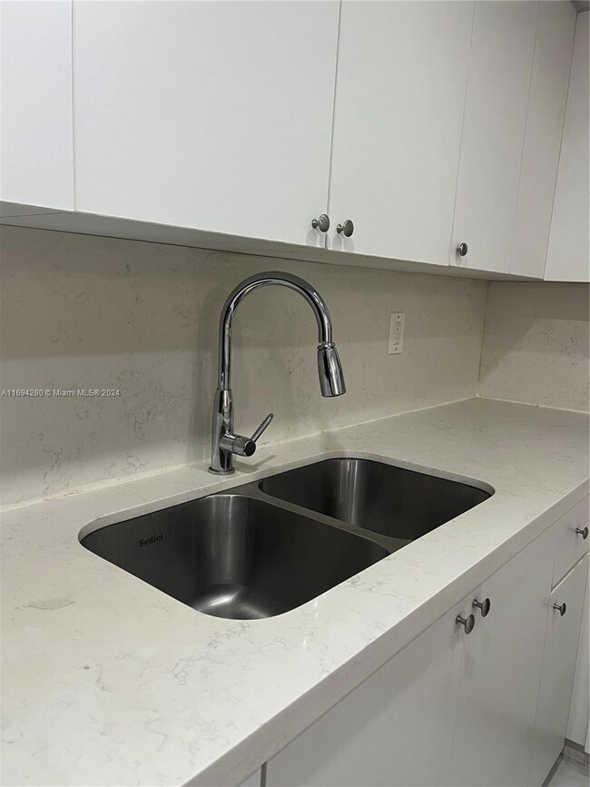 4388 W 10th Ln unit 59, Hialeah, FL 33012 - photo 4