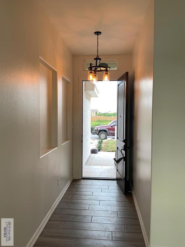 501 Pine Oak St, Donna, TX 78537 - photo 3