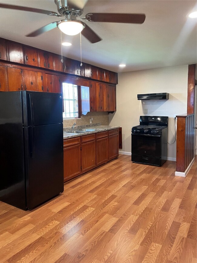 8505 Shady Dr, Houston, TX 77016 - photo 4